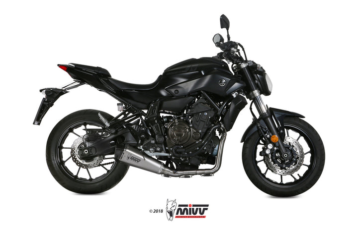 Sidovy av Yamaha MT-07 utrustad med MIVV Delta Race Full Exhaust System Y.044.LDRX, idealisk för e-handel inom fordonstillbehör.