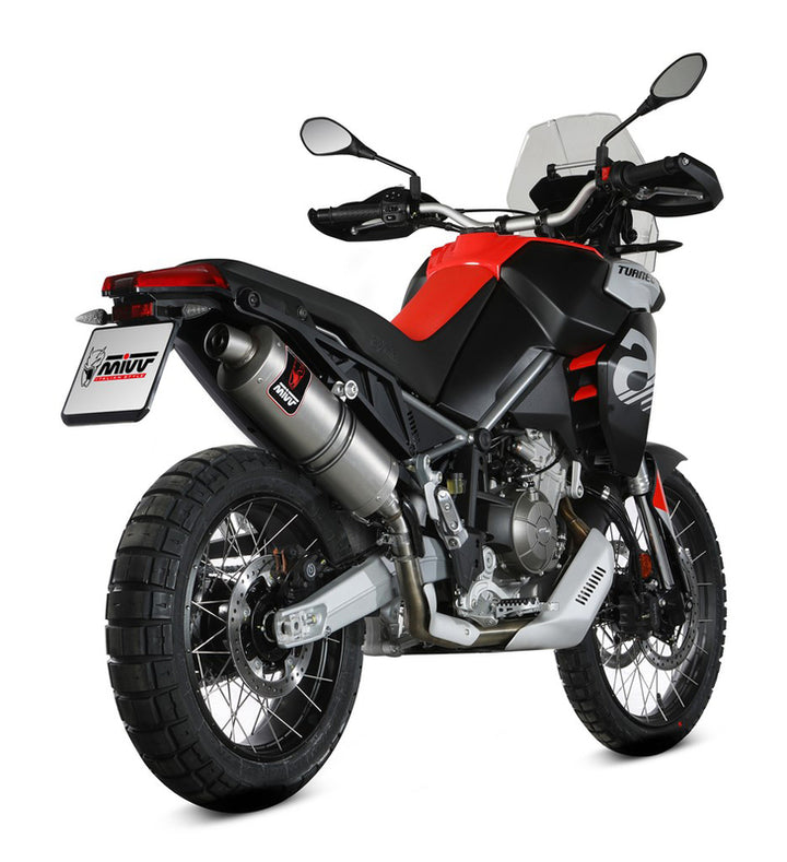 MIVV Dakar Slip-On rostfritt avgassystem installerat på Aprilia Tuareg 660 A.017.LEKX, bakifrån i vinkel för att visa montering.