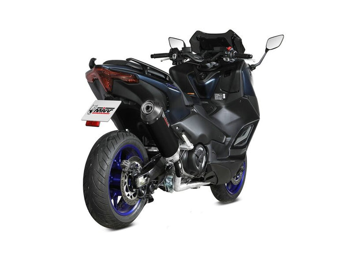 MIVV Oval Full Exhaust System Y.073.LVC installerat på en scooter, bakifrån snett perspektiv som visar avgassystemets placering och stil.