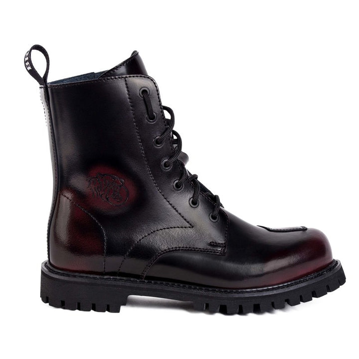 Broger Unisex Mc-Stövlar Montana Wine i elegant vinröd och svart finish, med präglad logotyp och förstärkt tåparti.